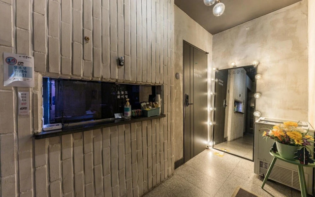 Changwon Jinhae Hotel Lrui