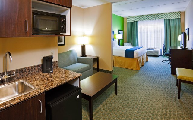 Holiday Inn Express & Suites Newport S, an IHG Hotel