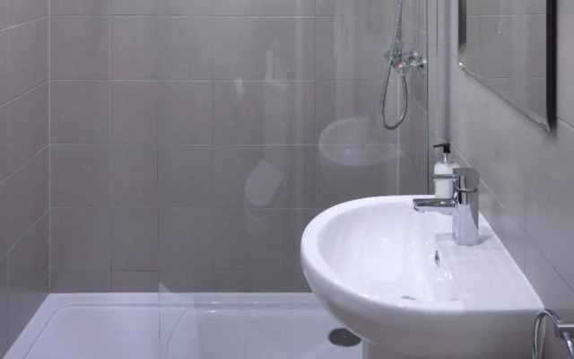 Paramount Apartments