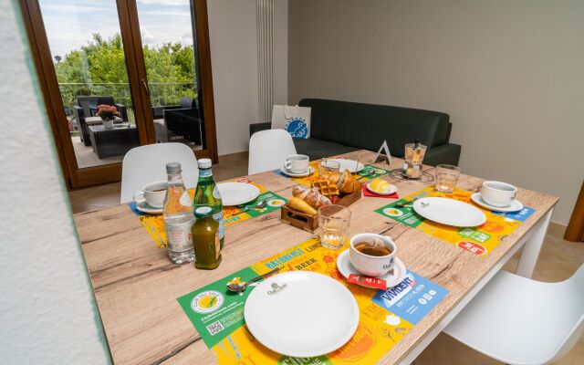 Club Del Sole Stork Family Collection