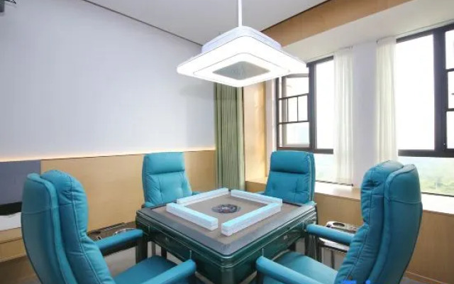 Wutong light luxury hotel (Yueyang high-speed rail station)