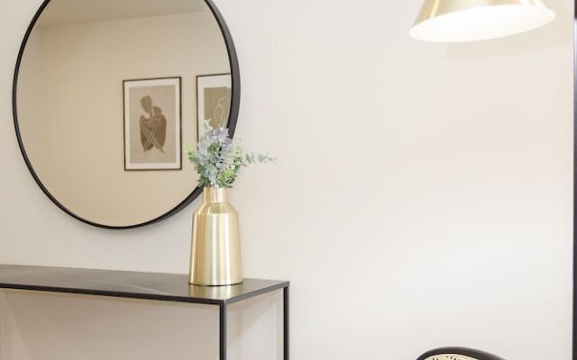 Liiiving in Porto-Uptown Pearl Apartment