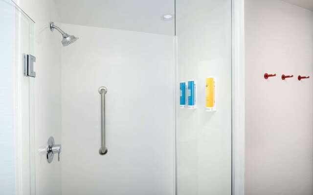 Tru by Hilton McDonough