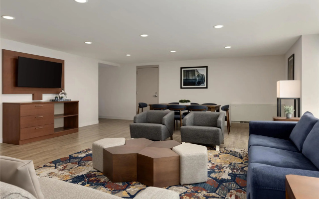 Doubletree by Hilton Bloomington - Minneapolis South