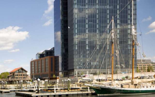 Global Luxury Suites at Harbor Point