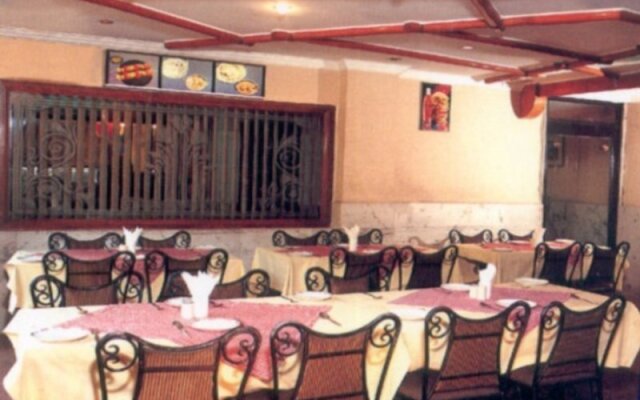 Hotel Crest Inn