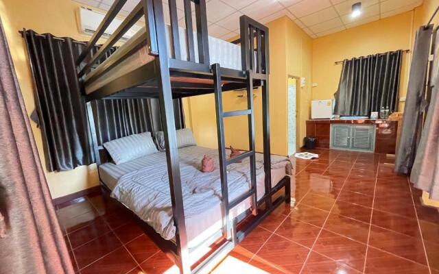 Rain Tree Cafe & Homestay