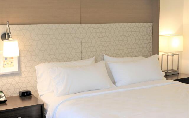 Holiday Inn & Suites St. Cloud by IHG