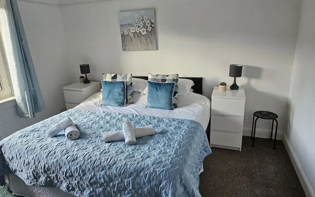 Snug - Meadhan Apartment