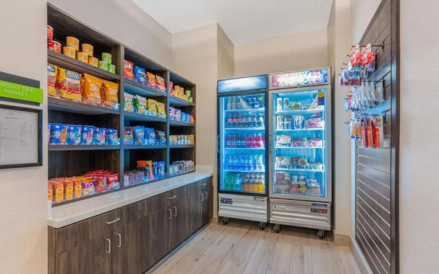 La Quinta Inn and Suites by Wyndham Houston Spring South