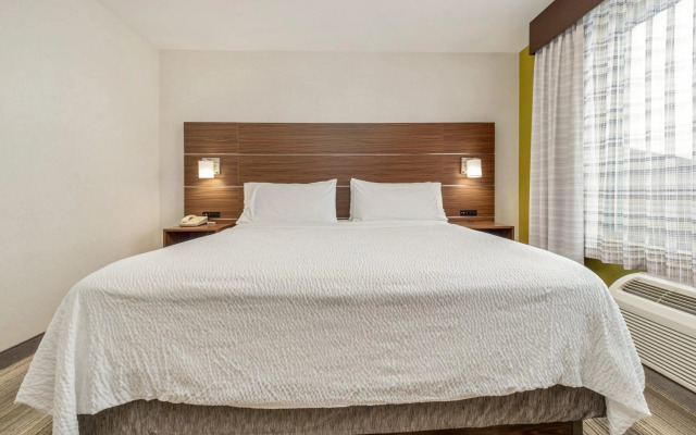 Holiday Inn Express & Suites Medicine Hat Transcanada Hwy 1 by IHG
