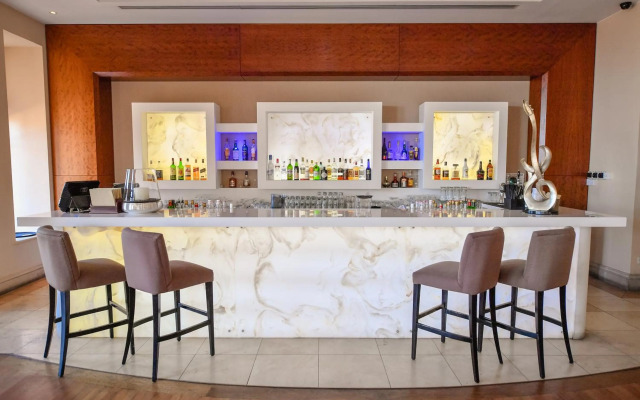 Aphrodite Hills Hotel