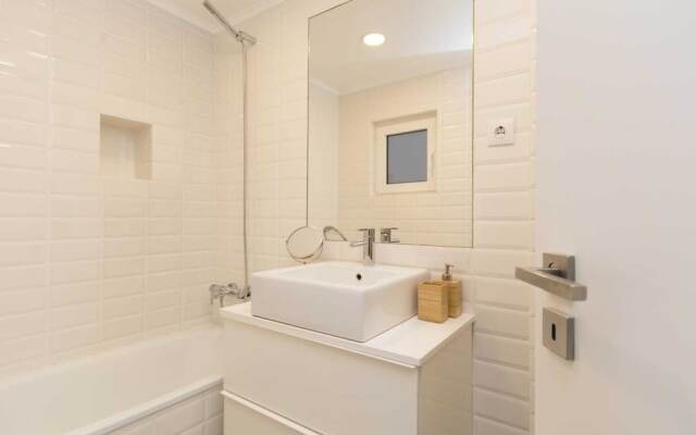 Amazing 3-bedroom Apartment in City Center - Fits 8
