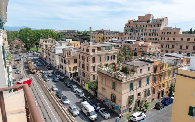 Boho 202 in Rome With 2 Bedrooms and 2 Bathrooms