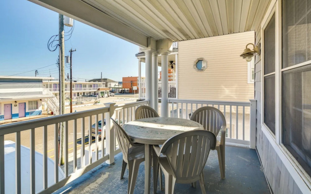Walk to Beach: Wildwood Apt w/ Balcony!