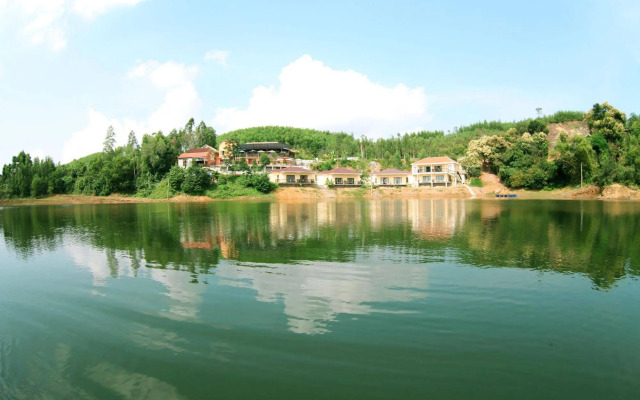 Phong Nha Lake House