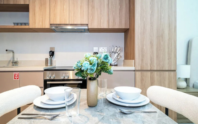 Minimalist Luxe Studio in the City