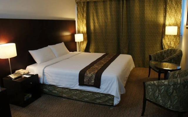 Boonmax Hotel L.L.C