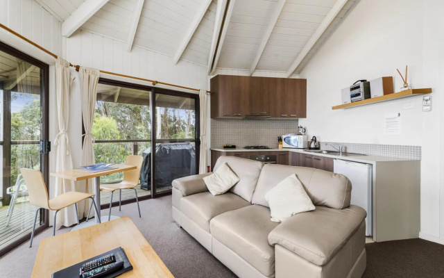 Beacon Point Ocean View Villas – Guest Rooms – Johanna