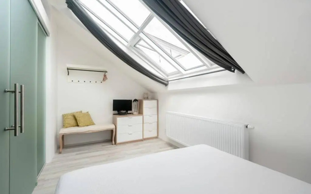 Kent Ridge Loft, Sokolska