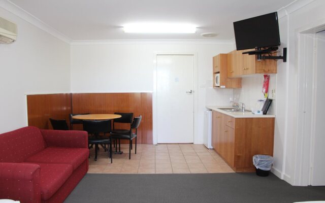 Pioneer Way Motel