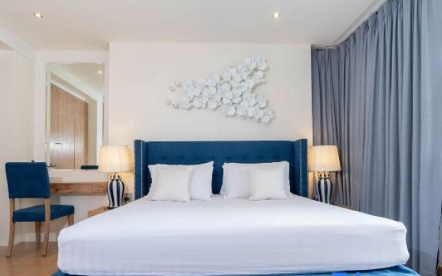 Phuket Seaview with Pool and Rooftop 4 Bedroom Skyvilla