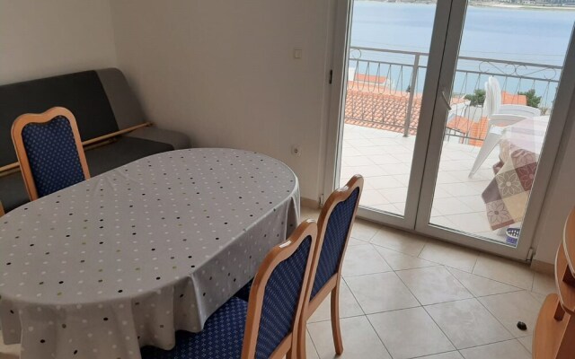 Attractive Apartment in Mastrinka near Sea Beach