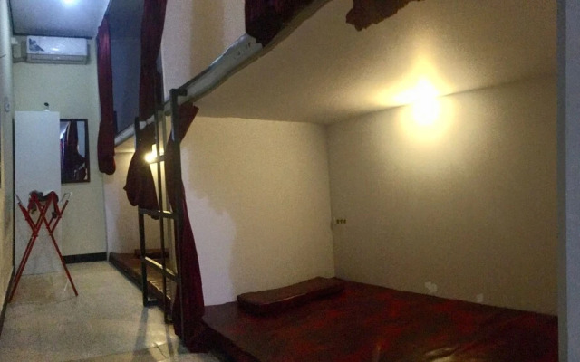 Manado Pod House - Hostel