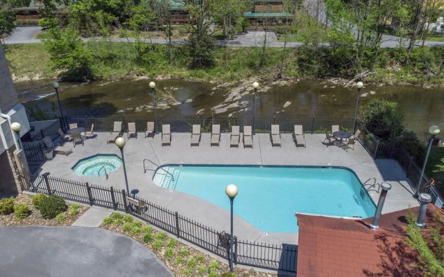 Cedar Lodge Condominiums