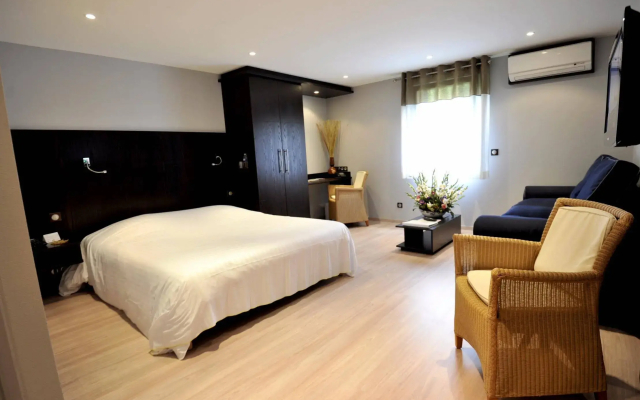 Cottage Hotel
