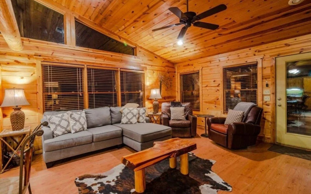 Crooked Pine Cabin With Swing and Hot Tub on the Deck by Redawning