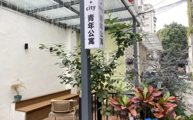 Yuexiangjia Youth Apartment（Thirteen Rows Clothing Wholesale Market Yide Road Subway Station）