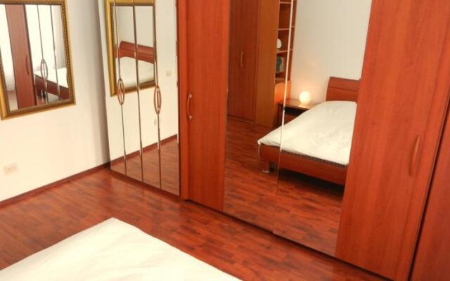 Redlotus Accommodation-Old City Inter2