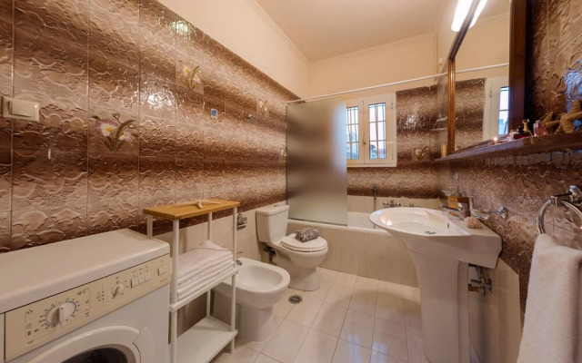 Metropolis Apartment