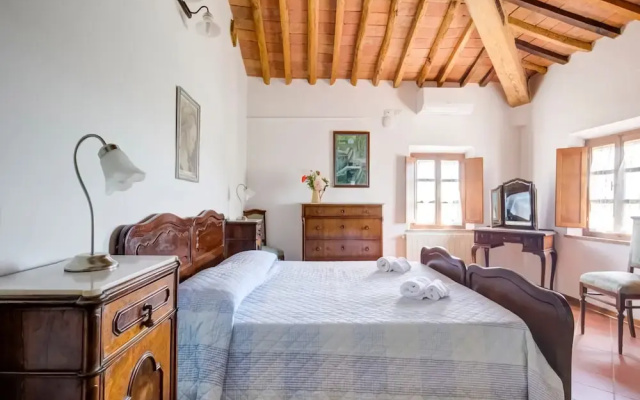 Apartment in Peccioli With Pool and Wine Tasting