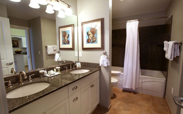 Rivertide Suites Hotel