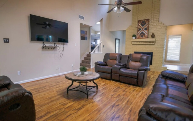 3Bdrm 2.5Bath 6Beds - Pool House