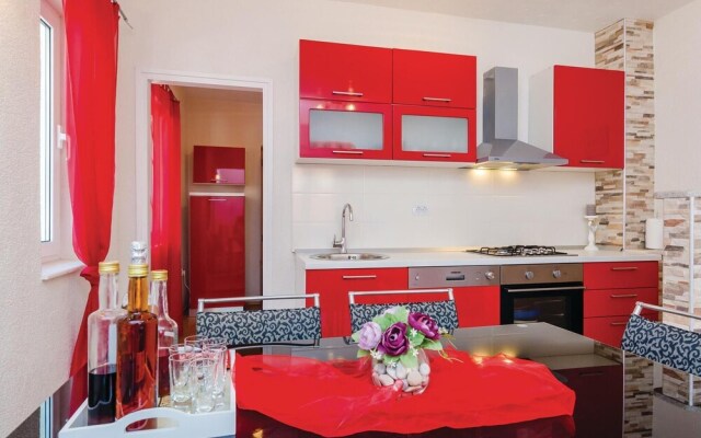 Amazing Home in Lovorno With Wifi and 4 Bedrooms