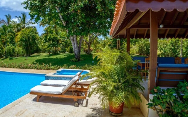 Walking Distance to the Beach No6320