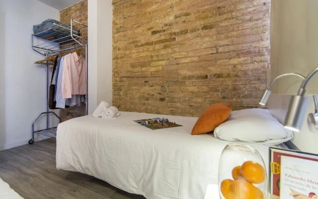 Happy People Sagrada Familia