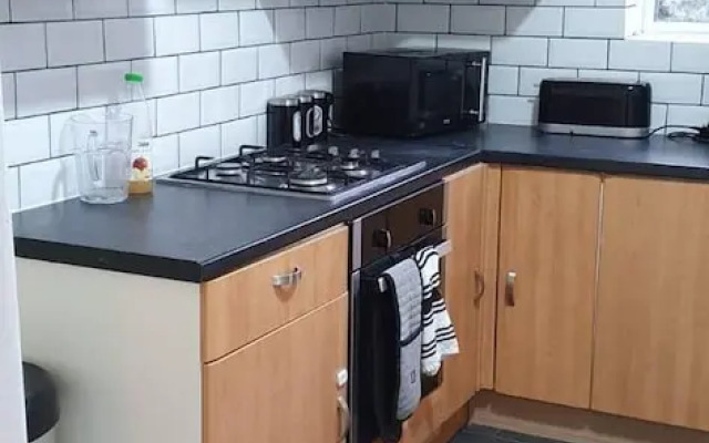 4 Bedroom House in Grays - Sleeps 6 & Parking