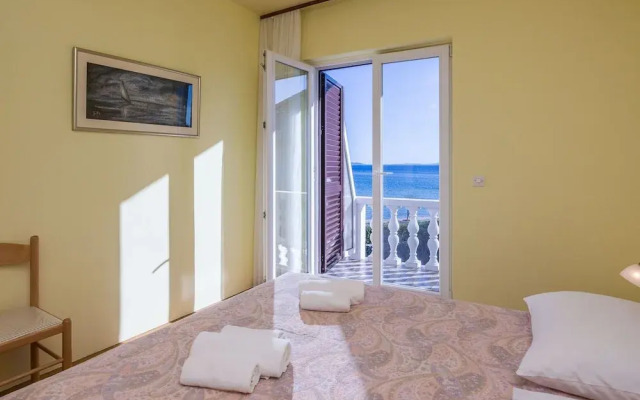 Apartments in House Liveric, in Vir at the Beach