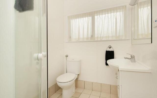 Hananui Lodge and Apartments