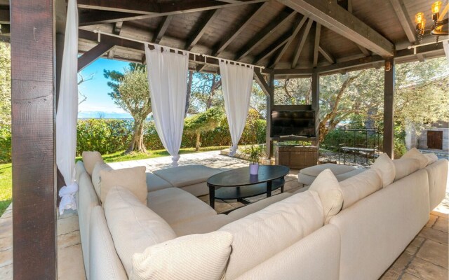 Amazing Home in Ugljan With Wifi and 4 Bedrooms