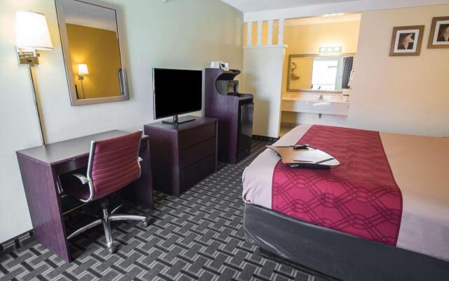Super 8 by Wyndham Albuquerque Downtown