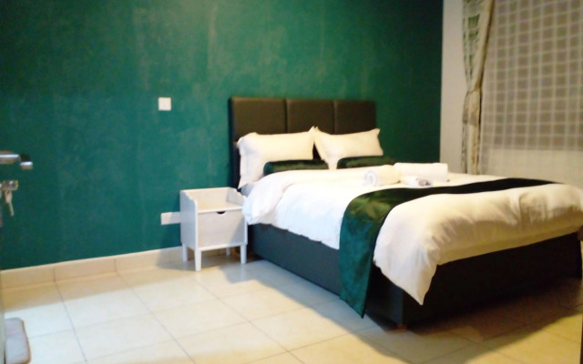 Cozy 2 bedroom Emerald Green at Greatwall Gardens
