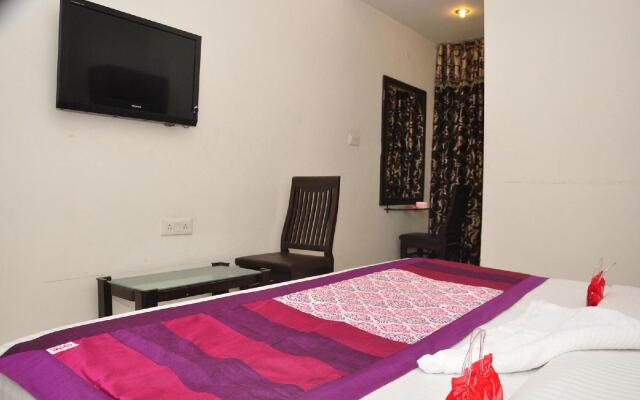 OYO 1605 Hotel Axis Inn