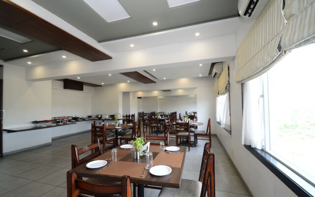 Crimson Park Shripriya Hotel