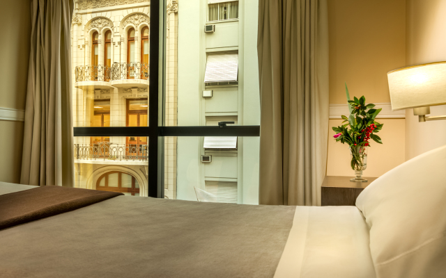 Up Viamonte Hotel