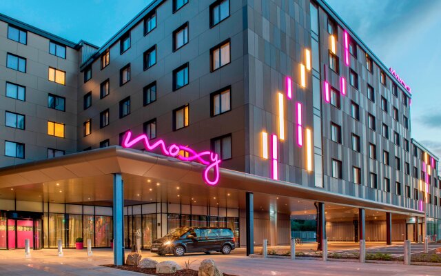 MOXY London Heathrow Airport